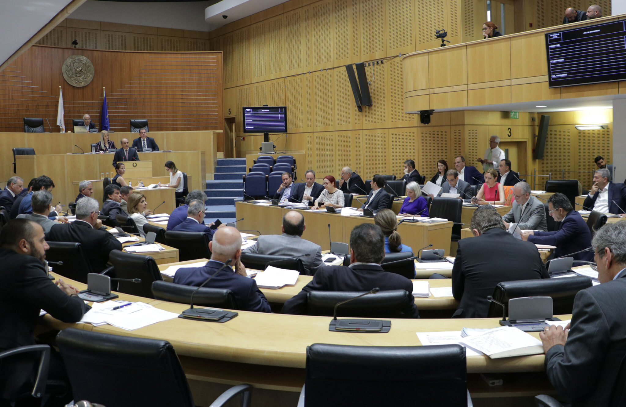 "Ναι" Ολομέλειας για κυβερνητικές εγγυήσεις προς την Ελληνική (BINTEO)