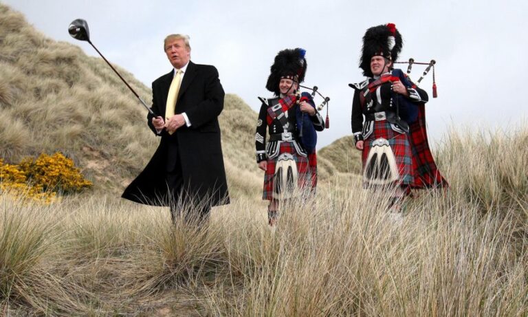 Σκωτία: Ακτιβιστής πλησίασε τον Ντόναλντ Τραμπ από … αέρος