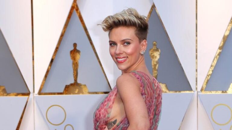 Η ηθοποιός Σκάρλετ Γιόχανσον παραιτήθηκε από το ρόλο τρανς άντρα