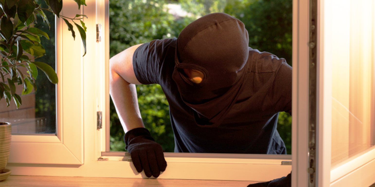 Στην έξοδο τον περίμενε η Αστυνομία, αφού μπήκε, έκλεψε και μετά τον τσακώσανε