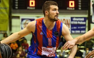 «Πρασινίζει» ο Βαγγέλης Σακελλαρίου