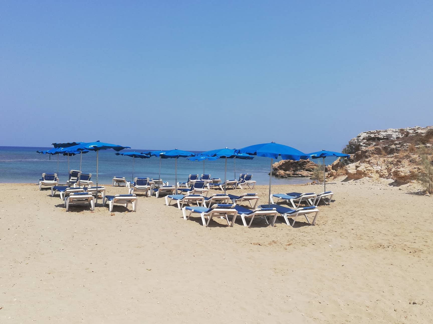 Δωρεάν ομπρέλες και κρεβατάκια σε τρεις παραλίες στο Παραλίμνι (ΒΙΝΤΕΟ)