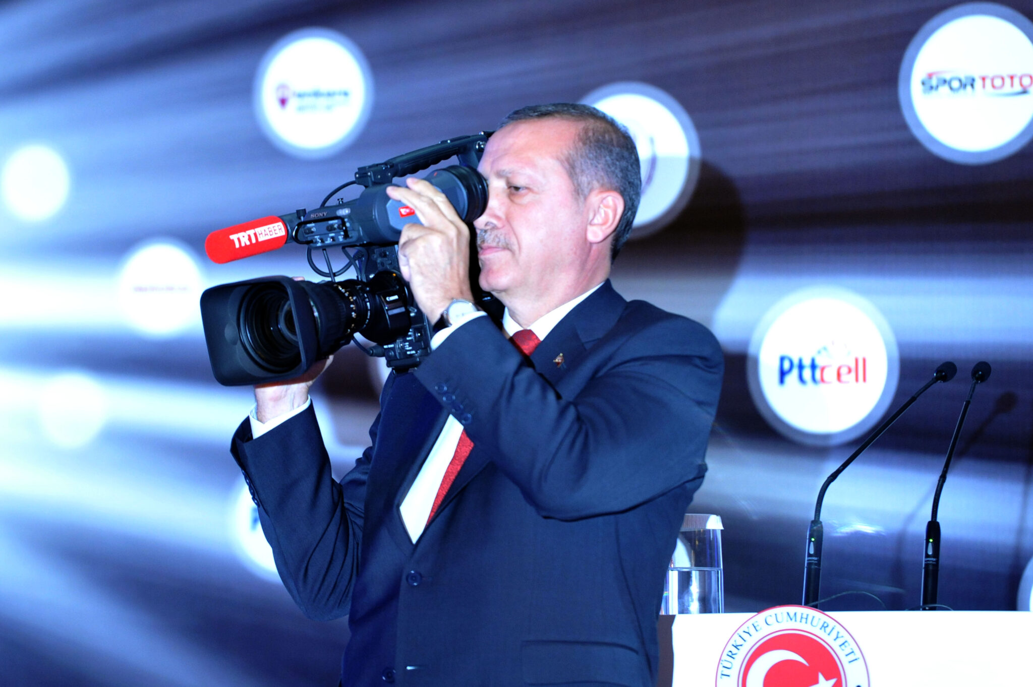 Ερντογάν: Αναλαμβάνει καθήκοντα παρουσιαστή σε τηλεοπτική εκπομπή