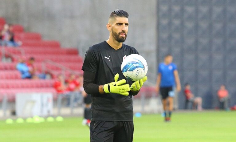 Σκέφτονται να διώξουν τον Ανέστη στην αντίπαλο του ΑΠΟΕΛ