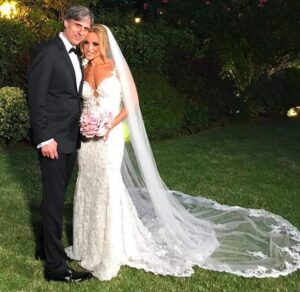 Η Καρολίνα Πελενδρίτου ντύθηκε… νυφούλα! (ΦΩΤΟ)