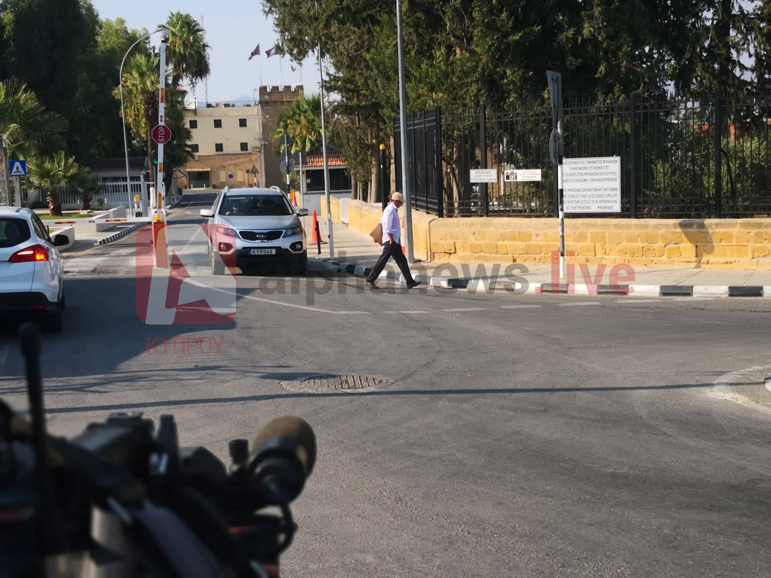 Ρίκκος Ερωτοκρίτου: Φόρεσε καπελάκι και πήρε τον δρόμο για την ελευθερία (ΦΩΤΟ)