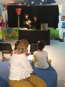 Μία επίσκεψη έφερε "καλοκαιρινή" χαρά στα παιδιά του Μακάριου Νοσοκομείου