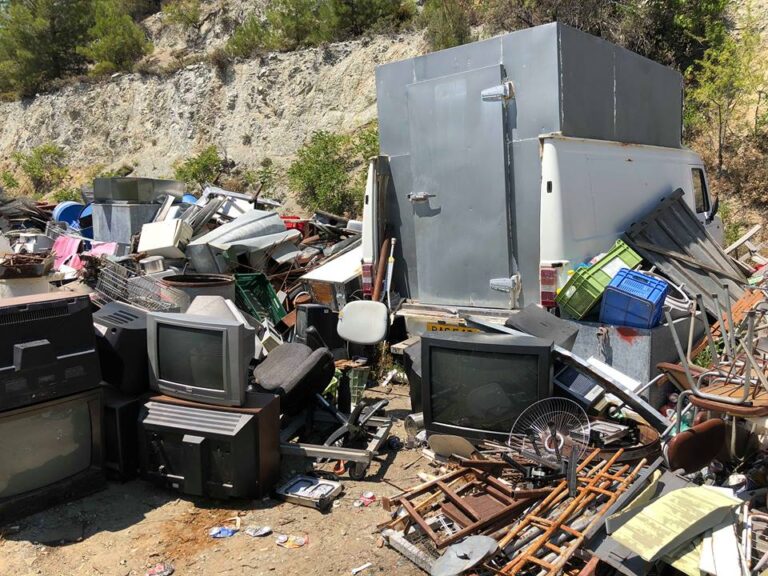 Κυπερούντα: Υγειονομική "βόμβα" στην καρδιά του δάσους (ΒΙΝΤΕΟ)