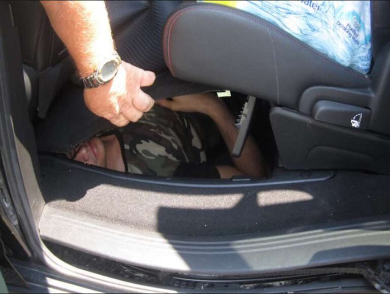 Λευκωσία: Έφτασε από τα κατεχόμενα με αλλοδαπό στο πορτμπαγκάζ του αυτοκινήτου