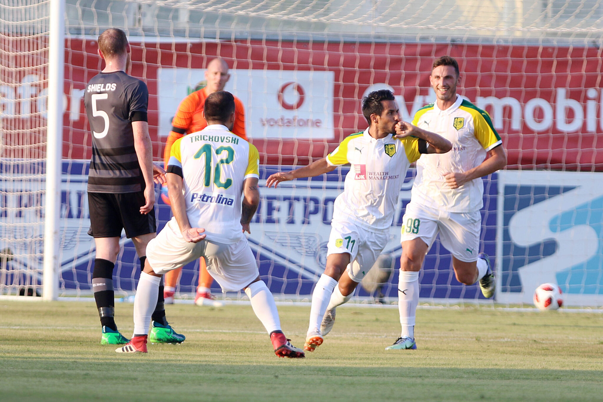 Φαν Πέρσι και η παρέα του στο δρόμο της ΑΕΚ