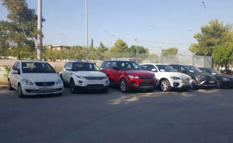 Χειροπέδες σε αστυνομικό στην Πάφο που μετέτρεψε το τμήμα σε…showroom (ΒΙΝΤΕΟ)