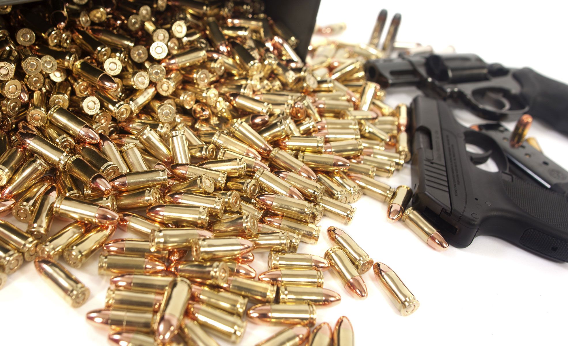 Πιστόλια, γεμιστήρες και σφαίρες εντοπίστηκαν σε οροφή οικίας στη Λακατάμια