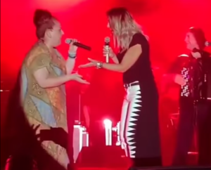 Σοφία Βογιατζάκη: Κλείδωσε την Ασλανίδου στο μπάνιο και "άνοιξε" τη συναυλία της