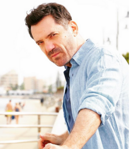 Εσπευσμένα στο νοσοκομείο ο Θάνος Καλλίρης μια μέρα πριν τα γενέθλιά του! (ΦΩΤΟ)