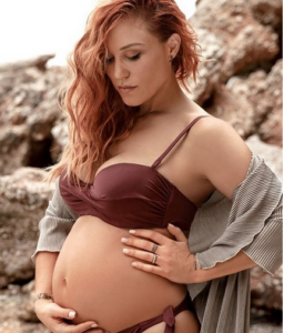 Πηνελόπη Αναστασοπούλου: Ποζάρει με μπικίνι στον 6ο μήνα της εγκυμοσύνης της