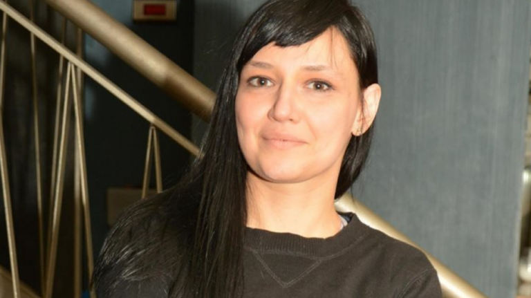 Α. Νέγκα:"Βρίζει" τους δημοσιογράφους & μας δείχνει για πρώτη φορά τα παιδιά της