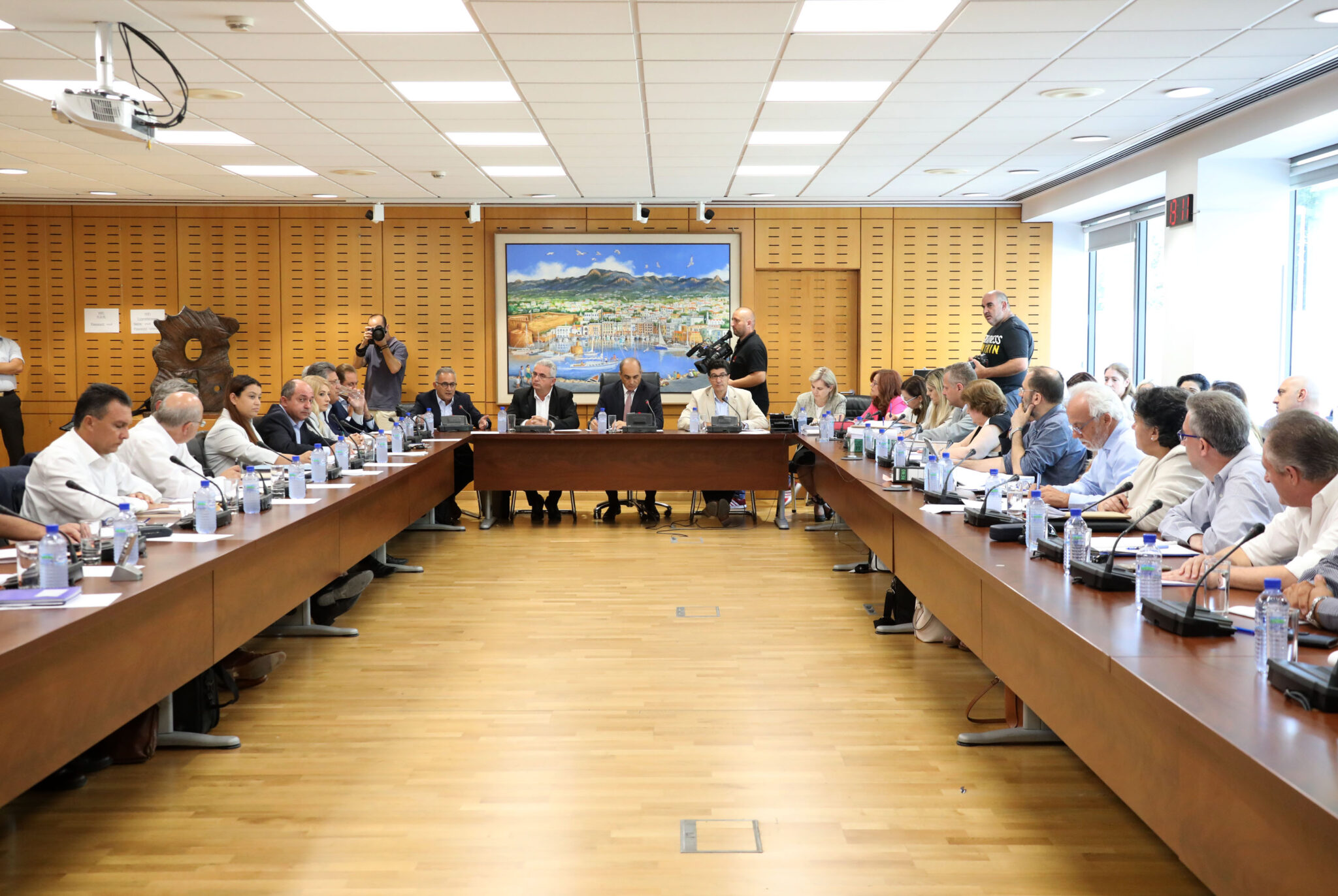 Αναβολή στην έκτακτη κοινή συνεδρίαση της Επιτροπής Παιδείας και Εργασίας