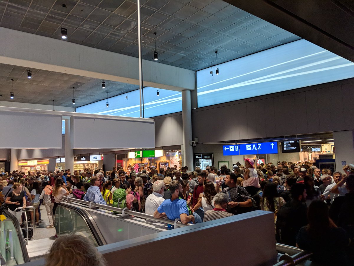 Σε κατάσταση έκτακτης ανάγκης το αεροδρόμιο της Φρανκφούρτης (ΒΙΝΤΕΟ&ΦΩΤΟ)