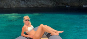 Ελένη Μενεγάκη: Η σέξυ φωτογραφία και το σχόλιο του γιου της στο Instagram(ΦΩΤΟ)