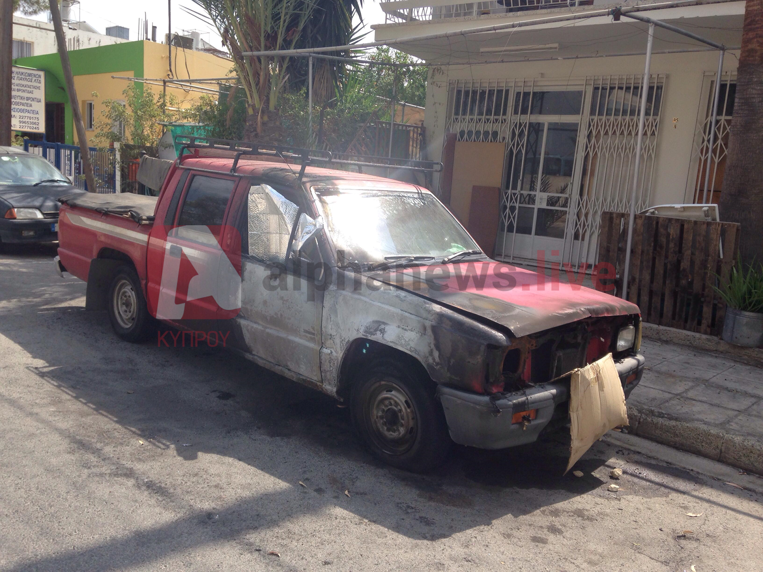Νυχτοβάτες έβαλαν φωτιά σε όχημα τροχονόμου στον Άγιο Δομέτιο (ΦΩΤΟ)