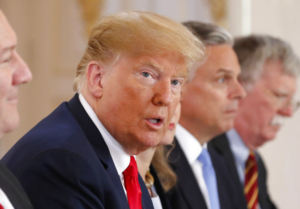 Στο στόχαστρο του Τραμπ για άλλη μια φορά Google, Facebook και Twitter