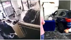 Καταστροφικό test drive με…απρόσμενο παρκάρισμα (ΒΙΝΤΕΟ)