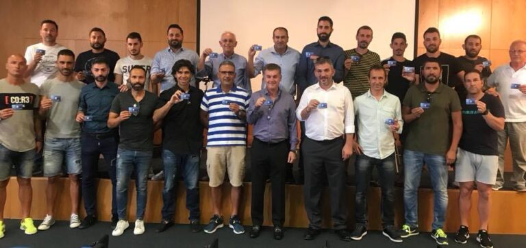 Παπασταύρου παρόντως εξέδωσαν τις κάρτες φιλάθλου τους και πόζαραν στον φακό