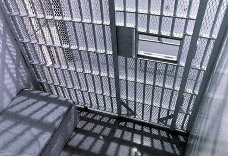 Λάρνακα: Στο κελί για τρεις μέρες Ινδός που τραυμάτισε με γυαλί φίλο του