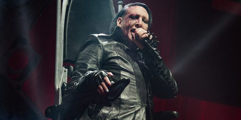 Marilyn Manson: Kατέρρευσε στη σκηνή κατά τη διάρκεια συναυλίας! (ΒΙΝΤΕΟ)