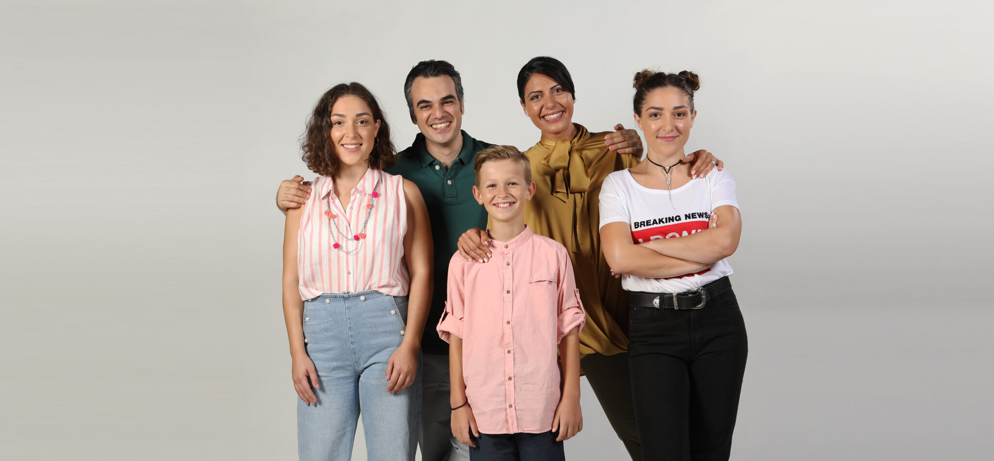 "H Φαμίλια": Δείτε backstage φωτογραφίες από την πρώτη μέρα γυρισμάτων (ΦΩΤΟ)