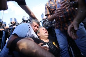 Εκατοντάδες τραυματίες σε επεισόδια στη Ρουμανία κατά τη διάρκεια διαδήλωσης