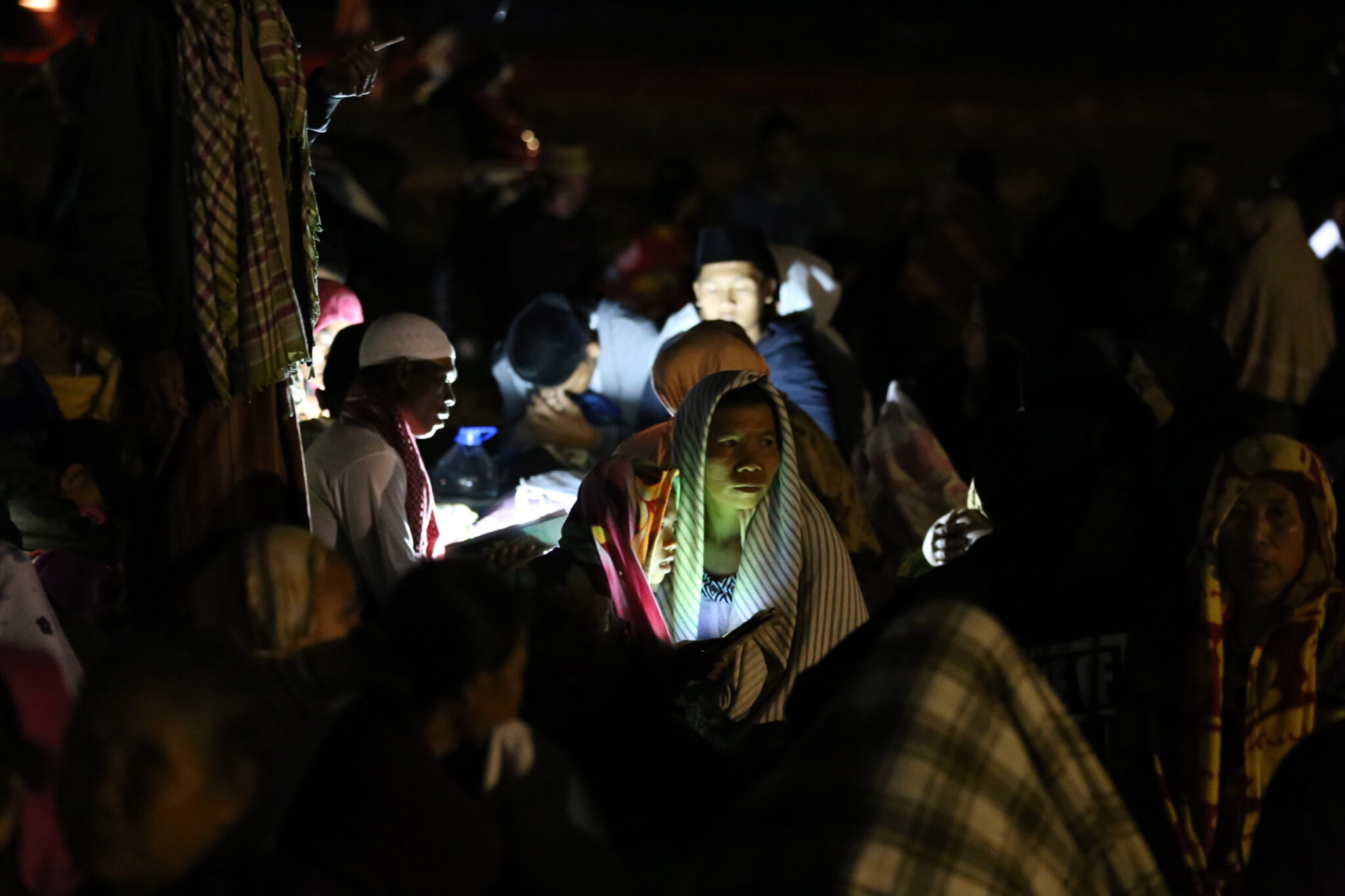 Τουλάχιστον 37 νεκροί μετά το σεισμό 6,9 βαθμών στην Ινδονησία (ΒΙΝΤΕΟ&ΦΩΤΟ)