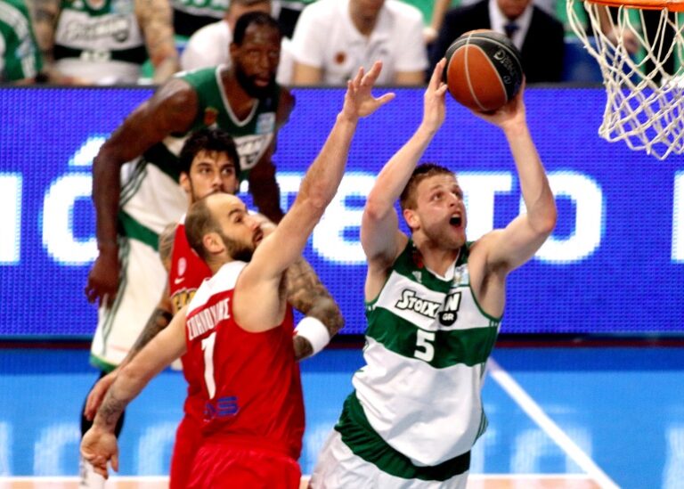 Δεν περνά απαρατήρητος από τον Ολυμπιακό ο Χαραλαμπόπουλος