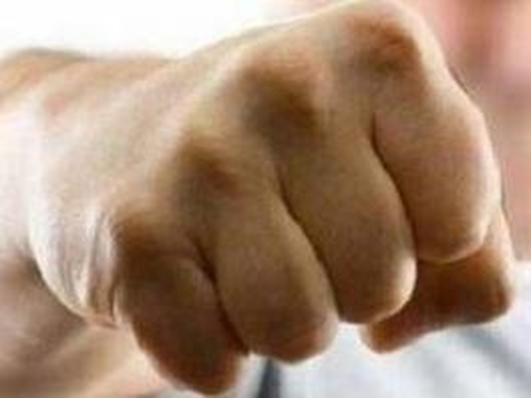 33χρονος ξυλοφόρτωσε 20χρονο επειδή "αρνείτο να του μάθει τη δουλειά"