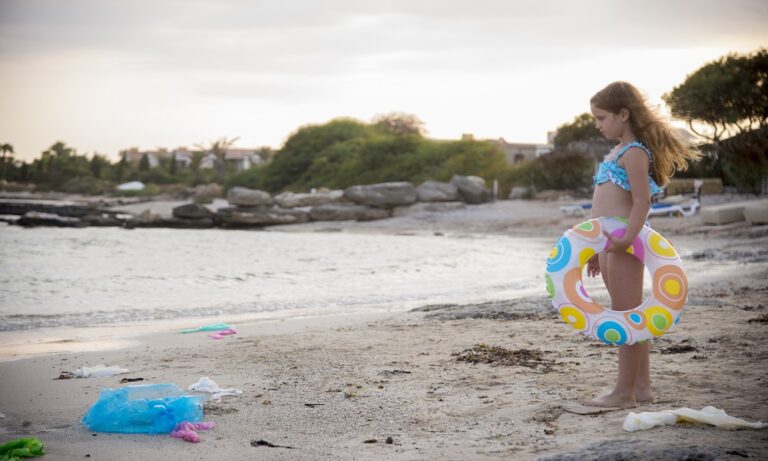 Οι Υπεραγορές ΑΛΦΑΜΕΓΑ προβάλλουν τη νέα τους τηλεοπτική διαφήμιση