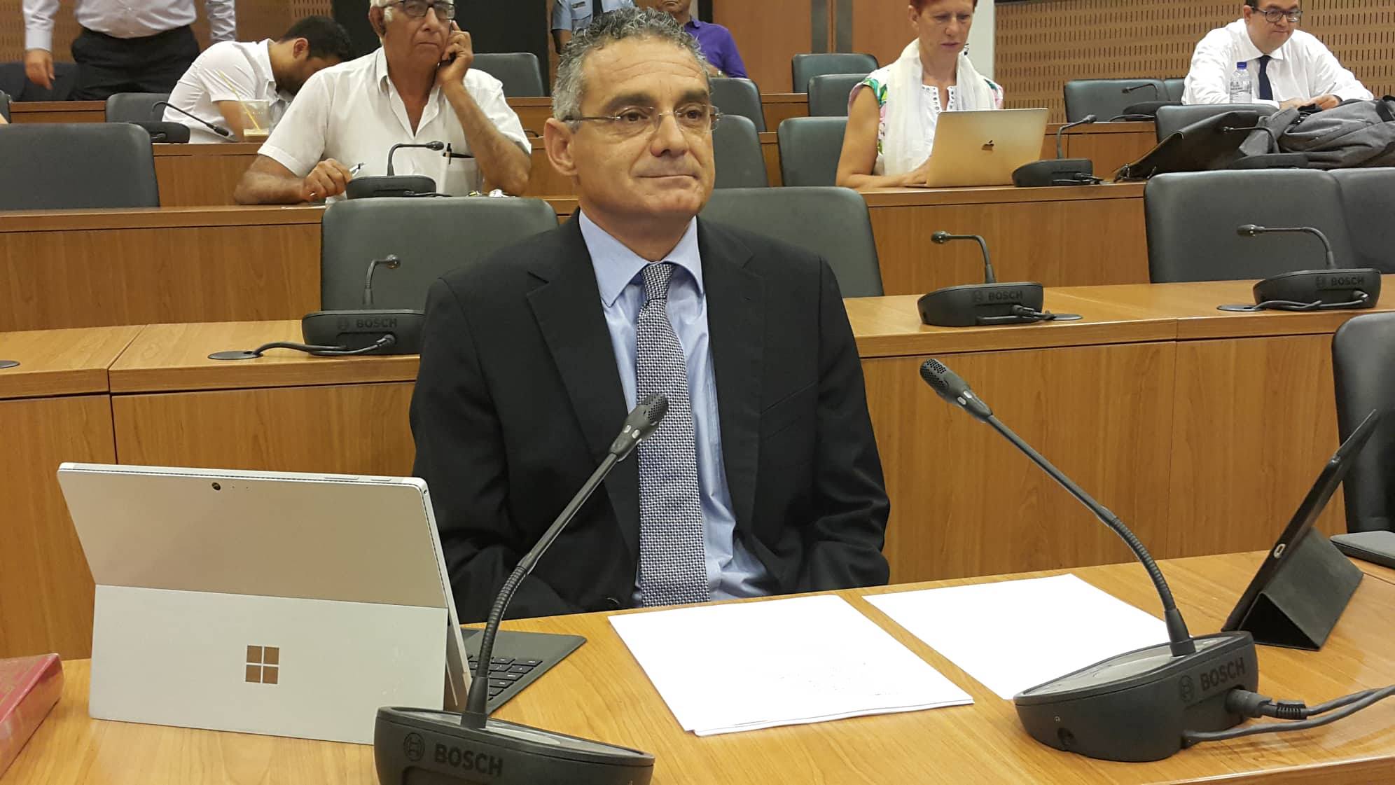 Χατζηνικόλα: Η τράπεζα βρισκόταν σε κατάσταση κρίσης (LIVE)