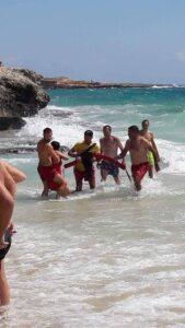 Παρολίγον πνιγμός τουρίστριας σε παραλία στην Αγία Νάπα (ΦΩΤΟ)