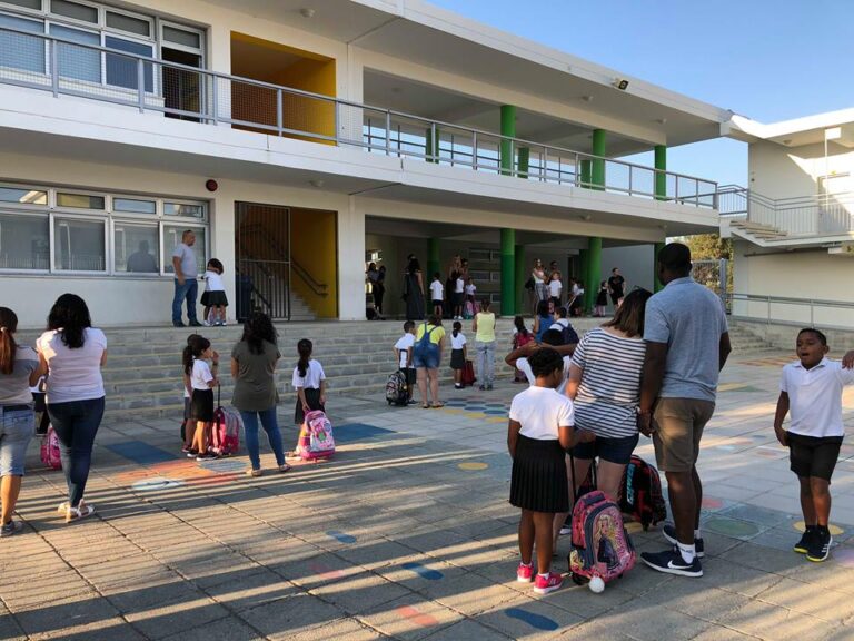 Τι λένε οι γονείς για την 48ωρη απεργία; (ΒΙΝΤΕΟ)