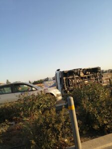 Κυκλοφοριακό κομφούζιο παρά το ΓΣΠ λόγω αναποδογυρισμένου οχήματος (ΦΩΤΟ)