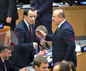 Σύντομο τετ-α-τετ Τσαβούσογλου και Χριστοδουλίδη στη Νέα Υόρκη (ΦΩΤΟ)