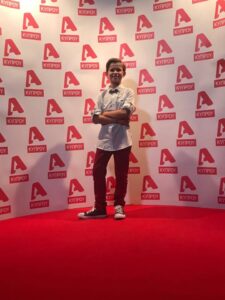 Ποιος είναι ο 9χρονος που πρωταγωνιστεί στη σειρά «ΦΑΜΙΛΙΑ»; (ΦΩΤΟ)