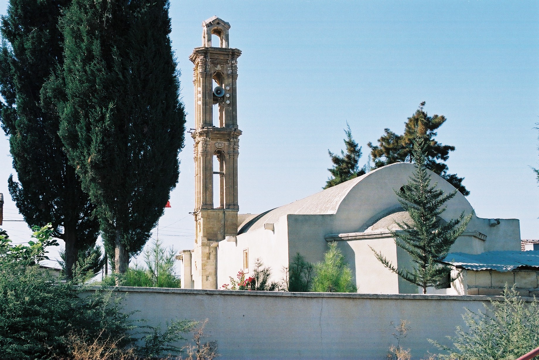 Βρέθηκε η ιστορική καμπάνα του Αγίου Γεωργίου στην κατεχόμενη Φιλιά (ΦΩΤΟ)