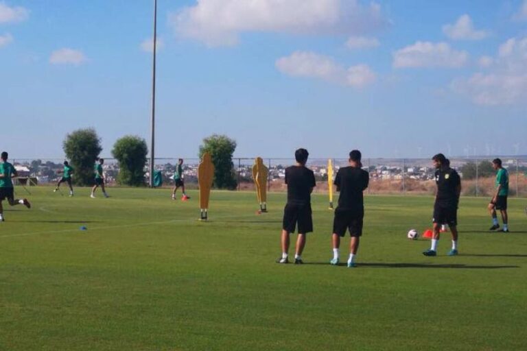 Ετοιμάζεται ενόψει ΑΠΟΕΛ η ΑΕΚ