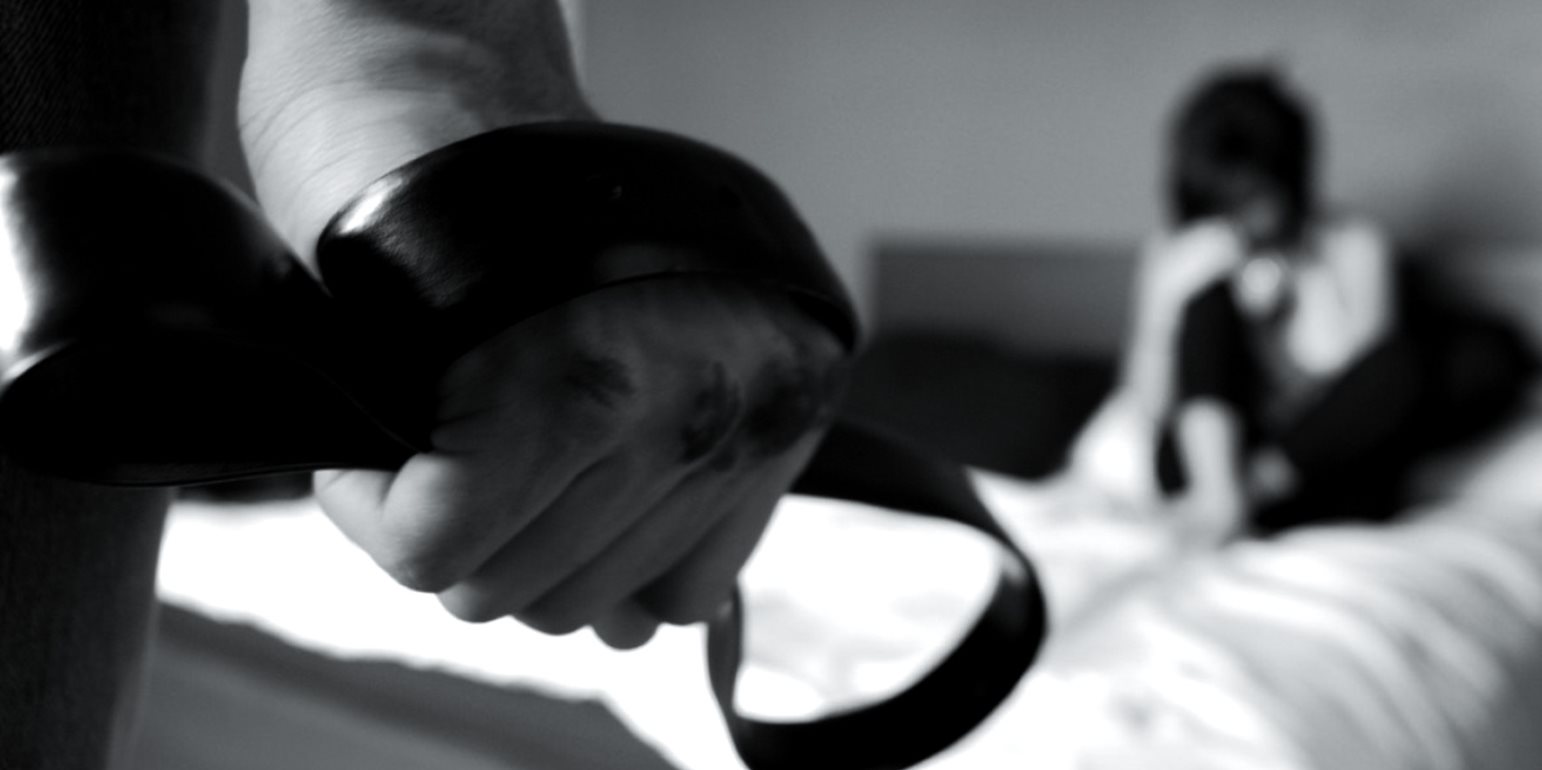 "Δεν είναι συνεργός η γυναίκα του παιδεραστή", λέει ο δικηγόρος της (ΒΙΝΤΕΟ)