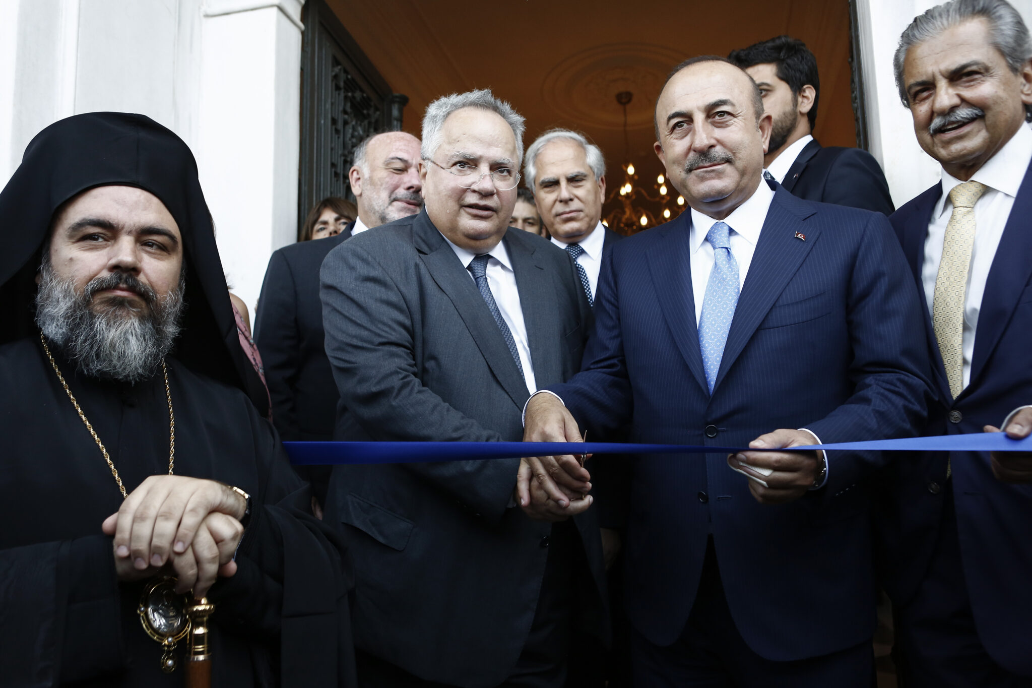 Eπεισοδιακά τα εγκαίνια του Ελληνικού Προξενείου στη Σμύρνη (ΒΙΝΤΕΟ&ΦΩΤΟ)