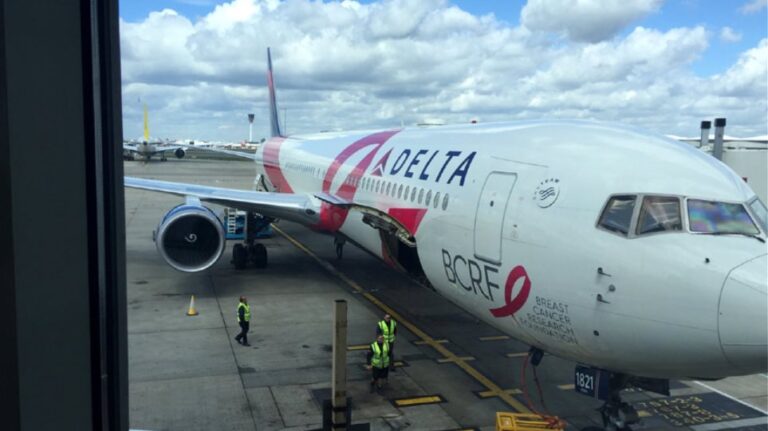 Αναγκαστική προσγείωση αεροσκάφους εξαιτίας … μεθυσμένου επιβάτη