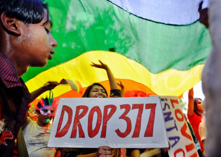 Ινδία: Αποποινικοποιείται το ομοφυλοφιλικό σεξ