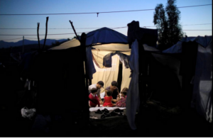 Άρχισε η αποσυμφόρηση του κέντρου φιλοξενίας της Μόριας