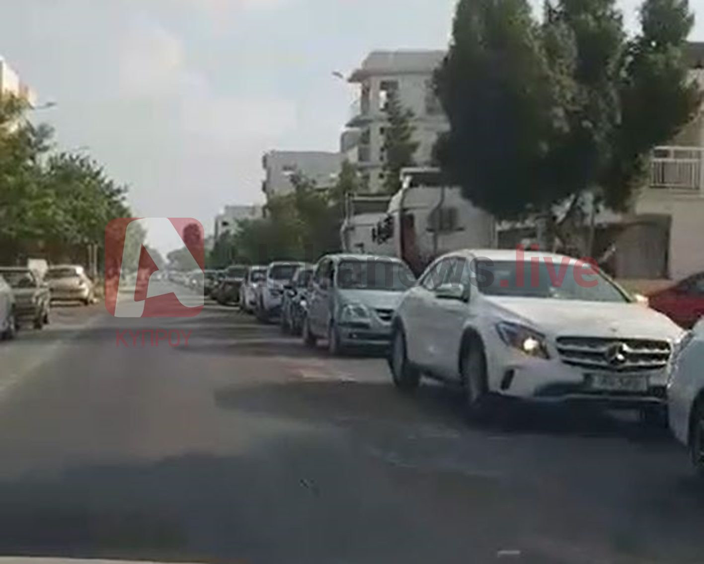 Ουρά οχημάτων ενός χιλιομέτρου στο οδόφραγμα Αγίου Δομετίου (ΒΙΝΤΕΟ)