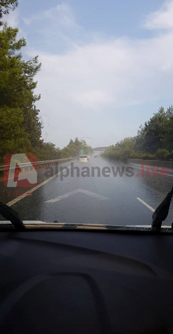 Ο Σεπτέμβρης έφερε πρωτοβρόχια και προβλήματα στους δρόμους (ΦΩΤΟ)